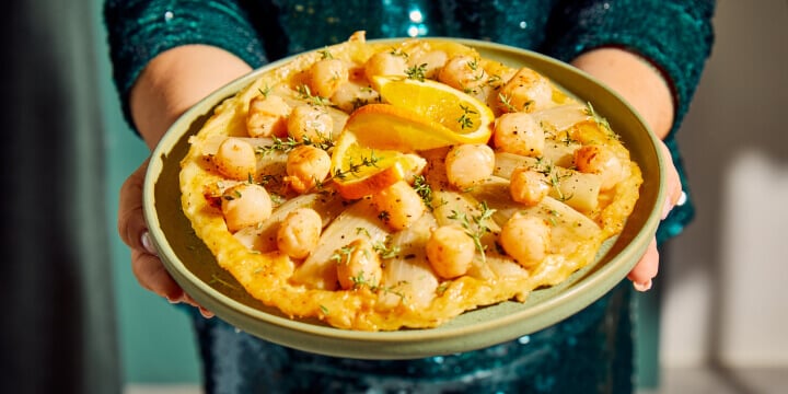 Tarte tatin met witloof, sinaasappel en sint-jakobsnoten